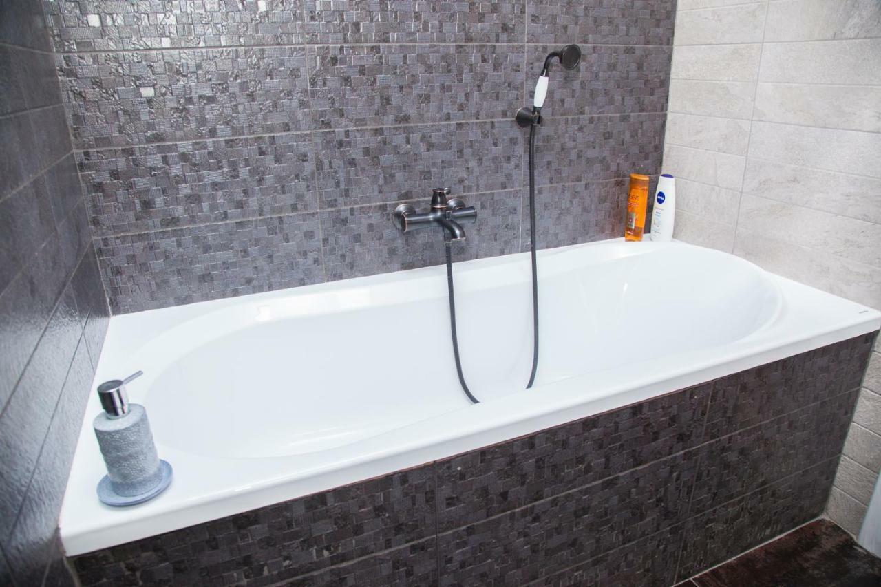 Vip Apartment On Lobanovskogo 19 Street Zaporizhia エクステリア 写真